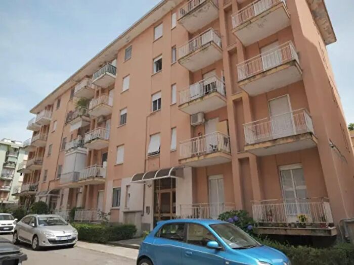 Appartamento trilocale in vendita in Via Ugo Macchieraldo, Biella