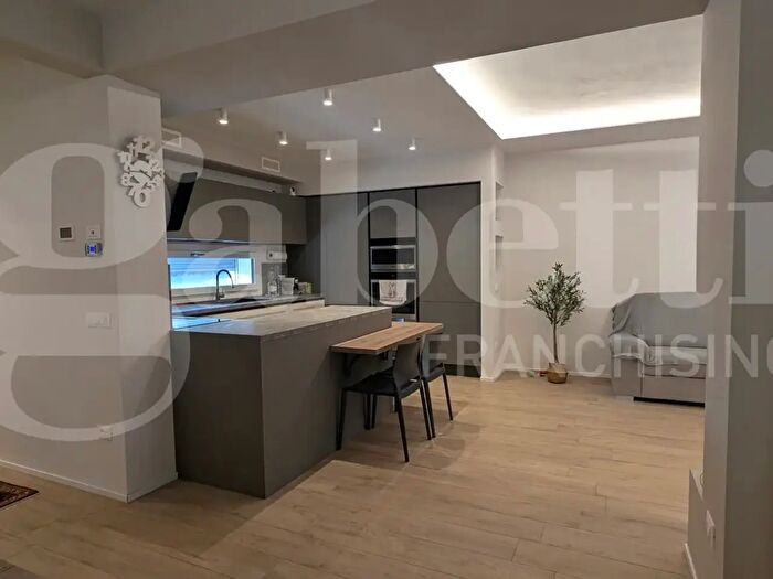 Casa con 6 locali in vendita in Porto Viro