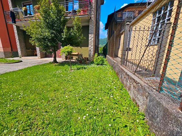 Appartamento quadrilocale in vendita in Via Antonio Locatelli, Leffe