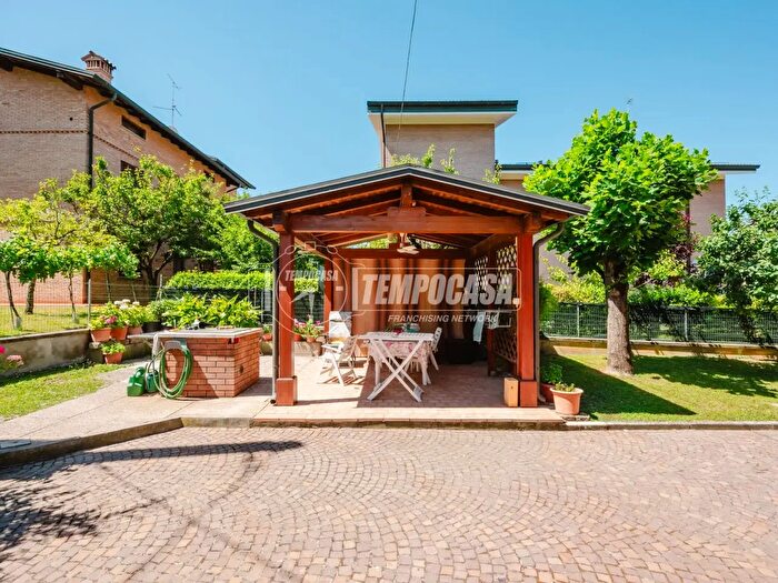 Appartamento con 6 locali in vendita in Via Rolda, Castelvetro Di Modena
