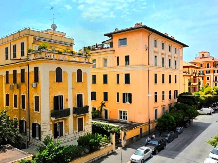 Appartamento quadrilocale in affitto in Via Reno, Trieste Coppedè, Roma