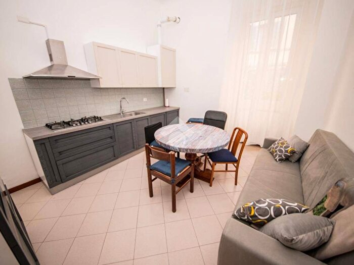 Appartamento trilocale in affitto in VIA VALLAZZE, Città Studi, Milano