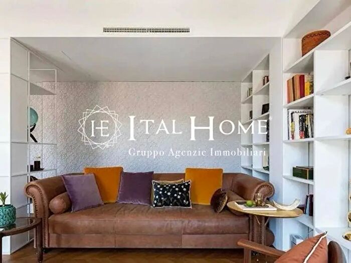 Appartamento con 5 locali in vendita in Via Val Passiria, Milano