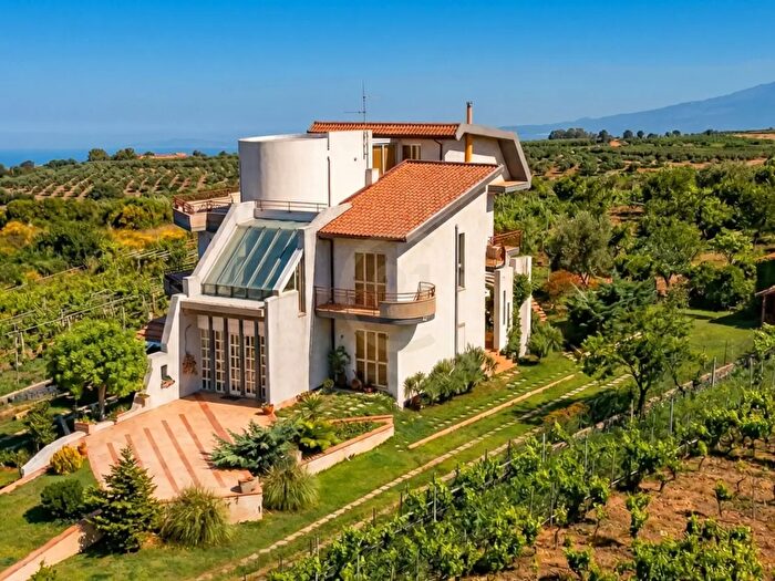 Casa con 8 locali in vendita in Via Sciare Pennisi, Aci SantAntonio