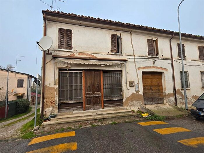 Casa con 10 locali in vendita in Via Papa Giovanni XIII, Bagnolo San Vito