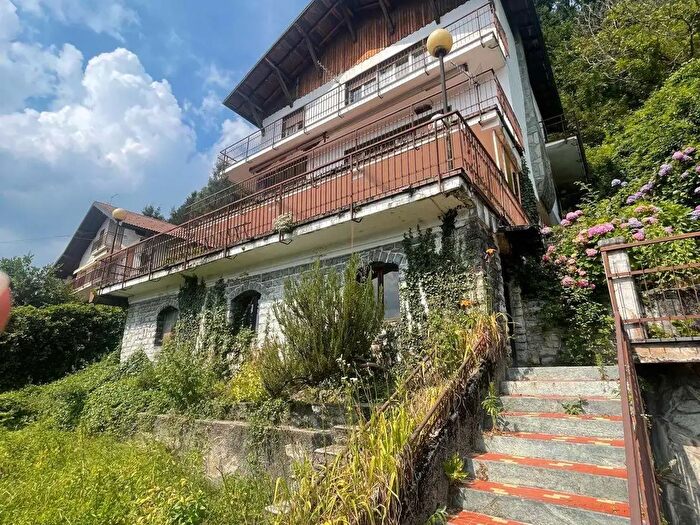 Casa con 5 locali in vendita in Via Cattaneo, Centro Valle Intelvi