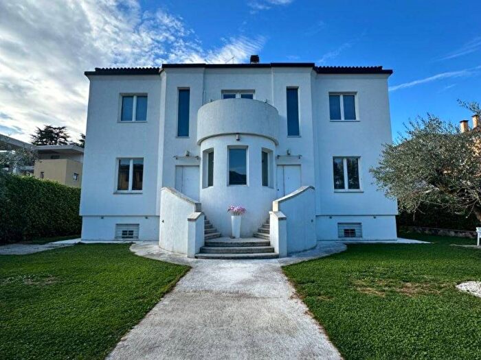 Casa quadrilocale in affitto in Via Venezia, Centro, Schio