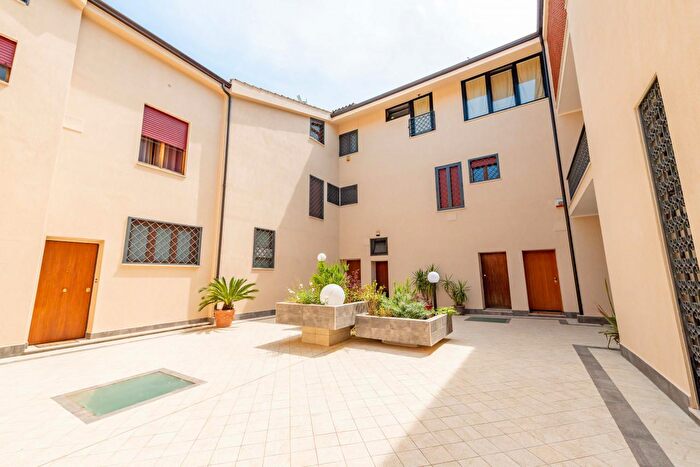 Appartamento trilocale in vendita in Via Ernesto Basile c, Roma