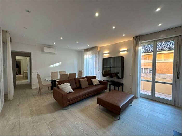 Casa quadrilocale in affitto in Via Donzi, Centro Storico, Modena