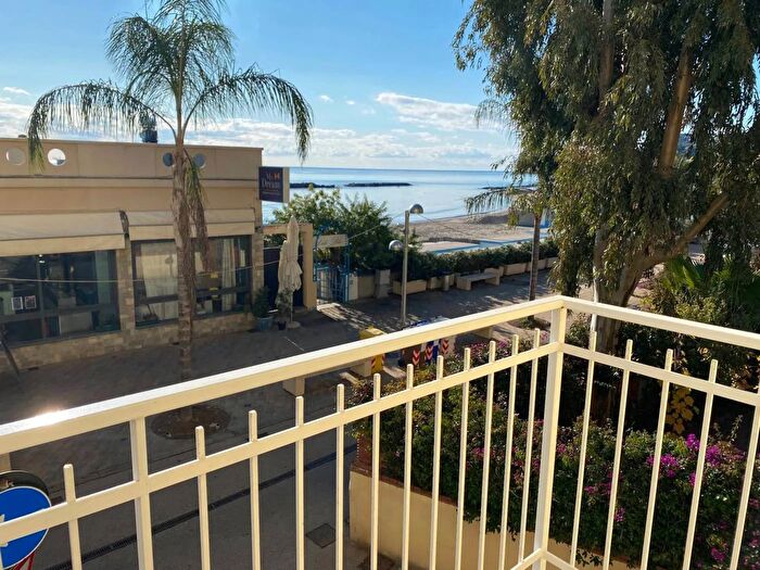 Appartamento trilocale in affitto in Via Bagni Taggia, Taggia