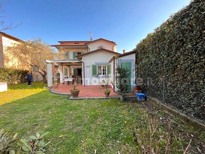 Casa con 6 locali in vendita in Via Ammiraglio Morin a, Forte Dei Marmi
