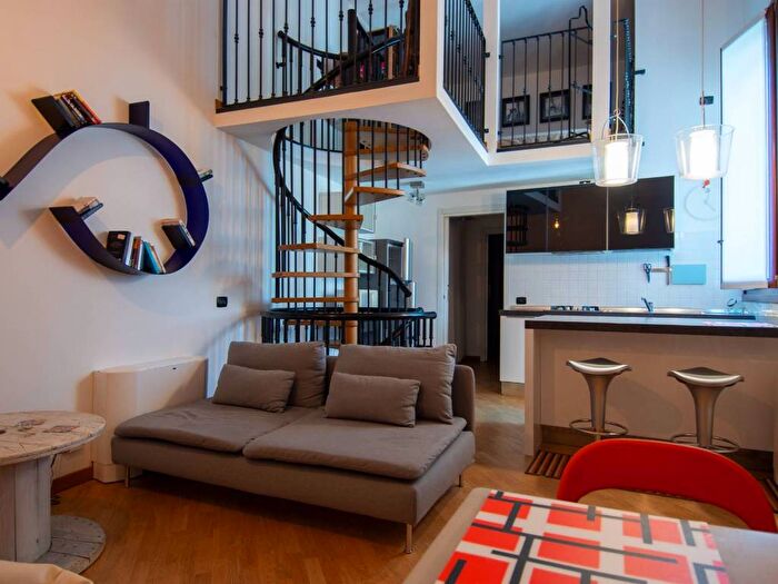 Appartamento quadrilocale in affitto in Via Eugenio Villoresi, Navigli Darsena, Milano