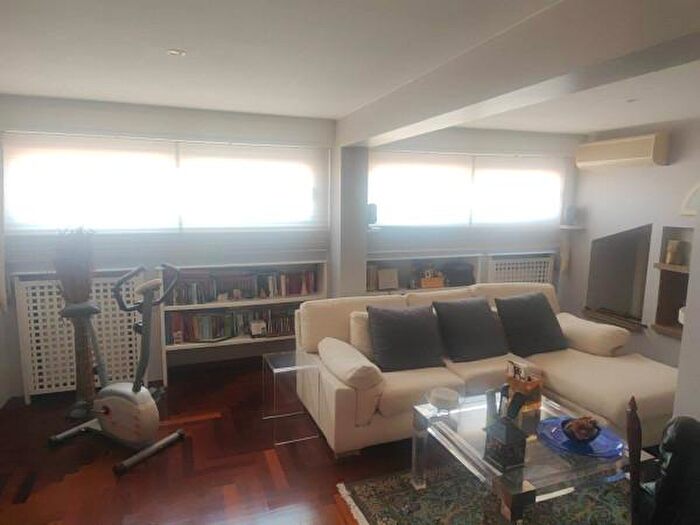 Appartamento con 6 locali in vendita in Via delle Dolomiti, Roma