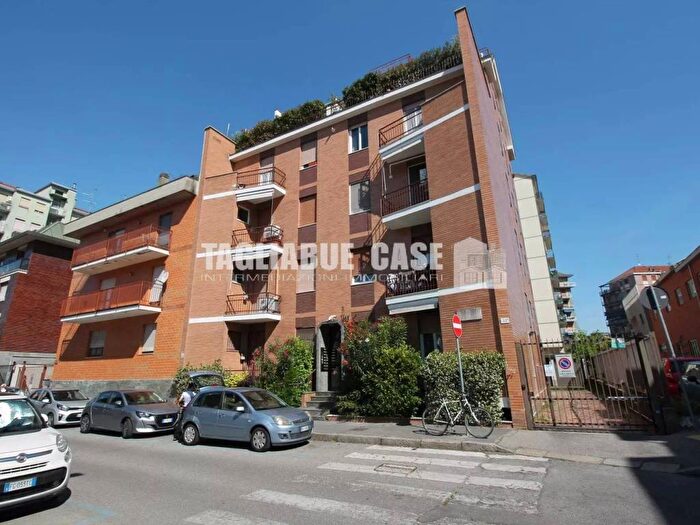 Appartamento trilocale in affitto in Via Rocca D'Anfo, Affori, Milano