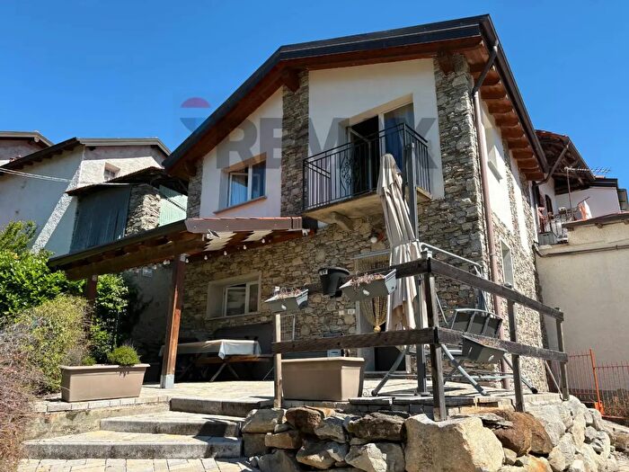 Casa trilocale in vendita in Lesa