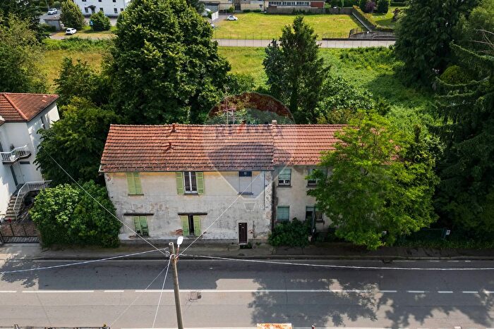 Casa con 6 locali in vendita in Via Liberazione, Gallarate