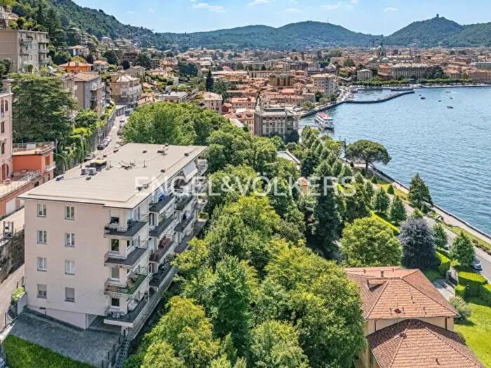 Appartamento trilocale in vendita in Via Madonnetta, Como