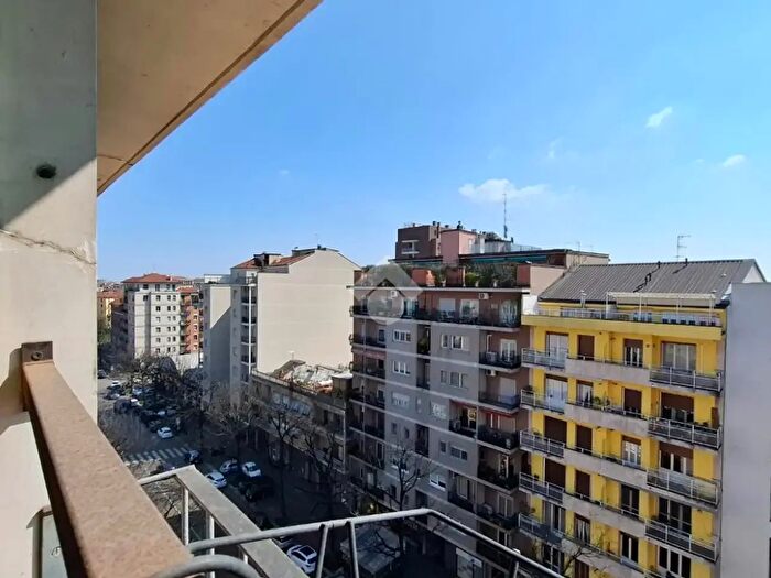 Appartamento bilocale in vendita in Via Losanna, Milano