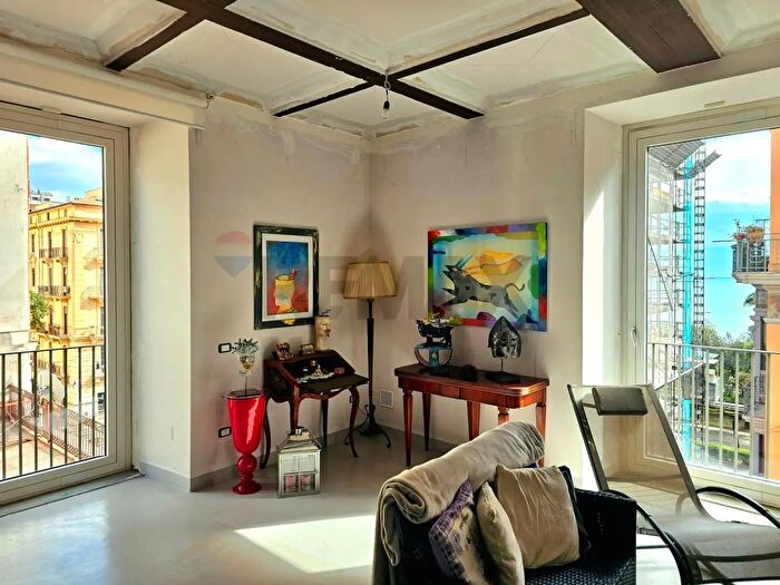 Appartamento con 6 locali in vendita in Via Masuccio Salernitano, Salerno