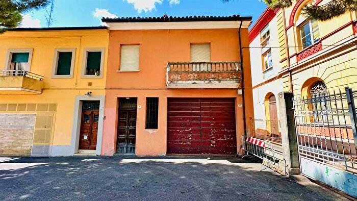 Casa con 5 locali in vendita in Via SavonarolaValeriani Imola, Imola