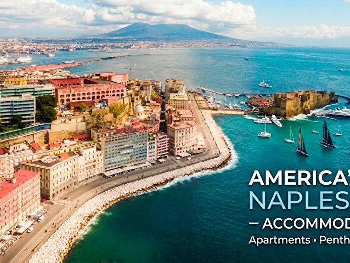 Appartamento quadrilocale in affitto in Chiaia, Napoli