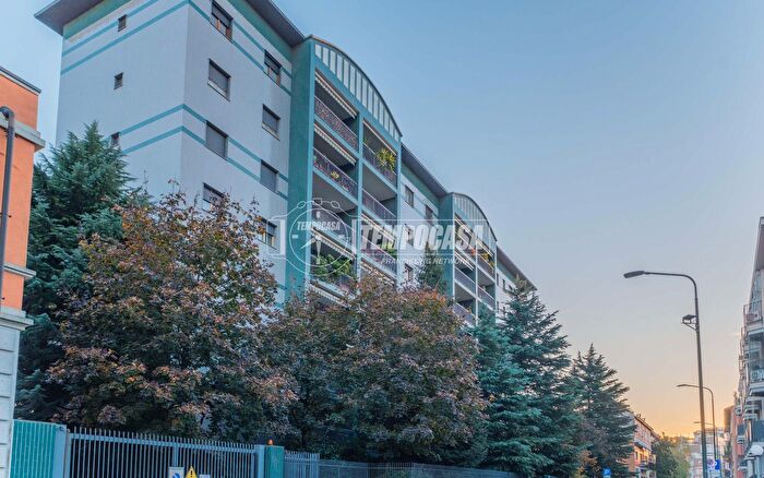 Appartamento trilocale in vendita in Via Carlo Armellini, Milano