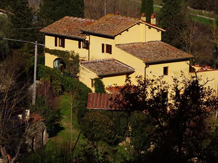 Casa con 8 locali in vendita in Bagno A Ripoli