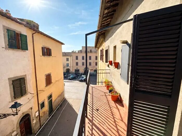 Appartamento trilocale in affitto in Via del Centro, Viterbo