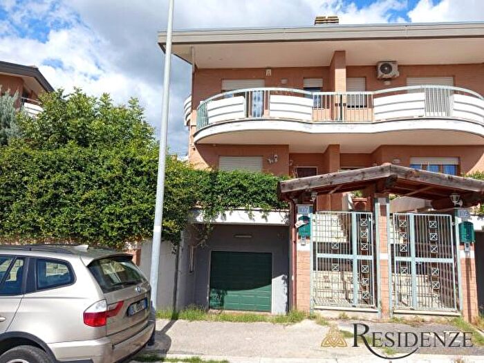 Casa con 6 locali in vendita in Via Michele Ferraiolo, Roma