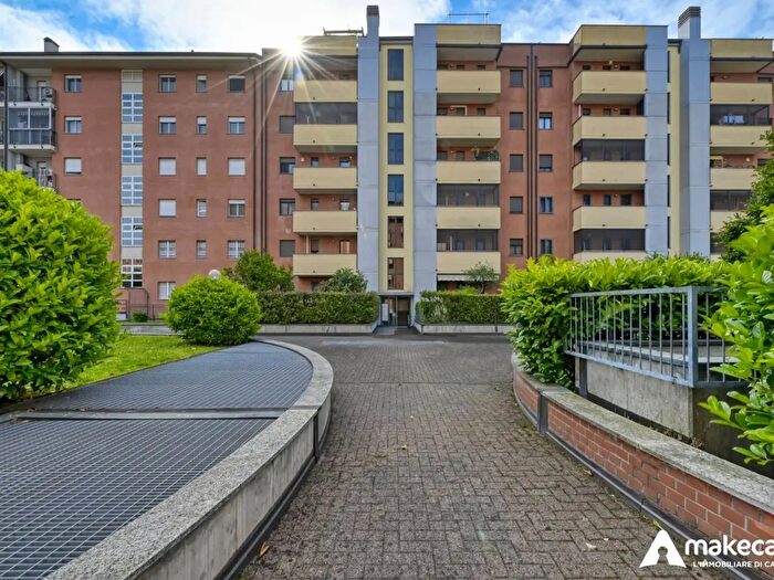 Appartamento quadrilocale in vendita in Via Donna Prassede, Milano
