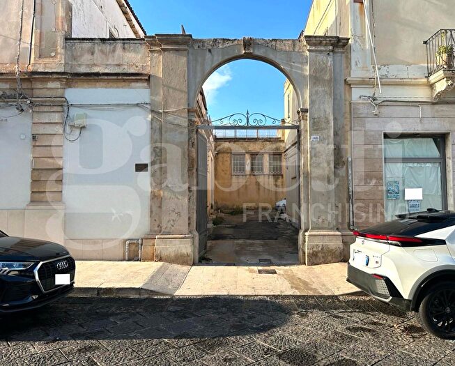 Casa con 7 locali in vendita in Portico Bongiorno Snc, Avola