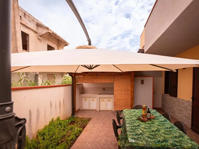 Casa trilocale in vendita in Strada Statale Tirrena Inferiore Sc, Scalea