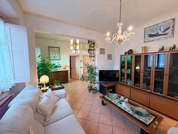 Appartamento con 5 locali in vendita in Via De Fenzi, Firenze