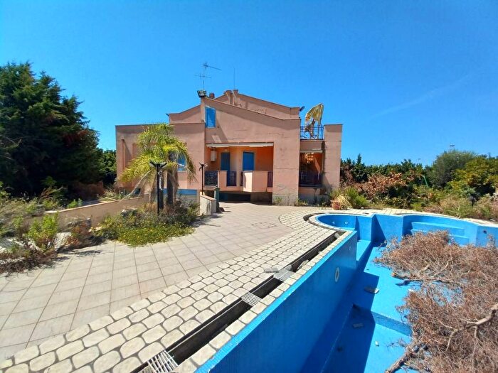 Casa con 6 locali in affitto in Via Fratelli Bandiera, Tortora Marina, Tortora