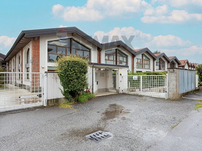 Appartamento bilocale in vendita in Via Lauro Vezzani, Bernareggio