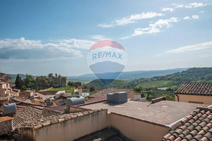 Casa trilocale in vendita in Via Cappuccini, Caltagirone