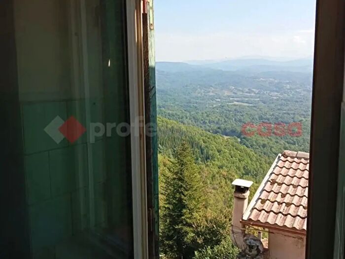 Appartamento trilocale in vendita in Via della Chiesa Snc, Vallinfreda