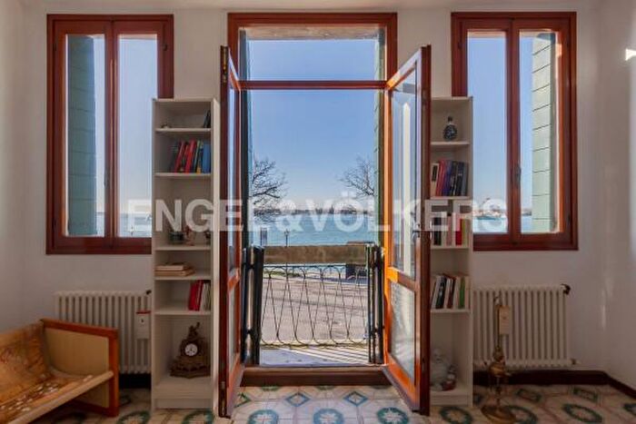 Appartamento quadrilocale in vendita in Riviera San Nicolò, Venezia