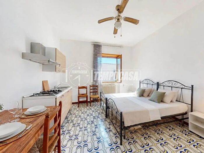 Appartamento con 8 locali in vendita in Via Fratelli Bandiera, Galatone
