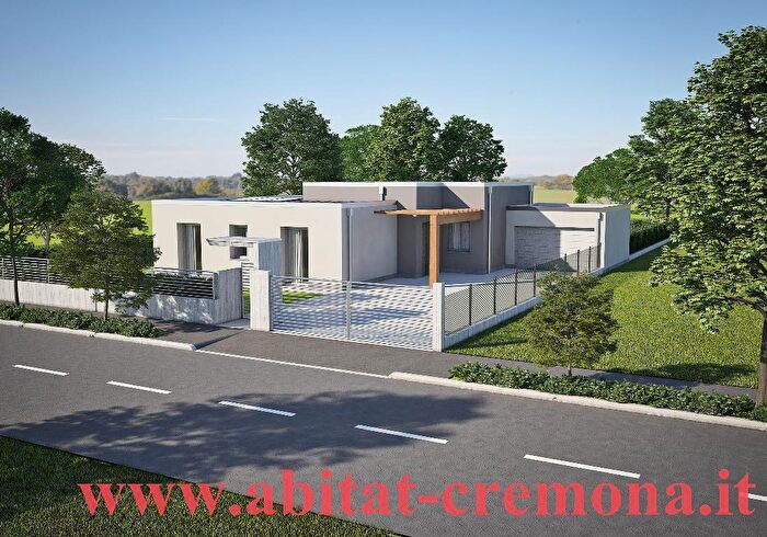 Casa quadrilocale in vendita in Via Postumia, Cremona