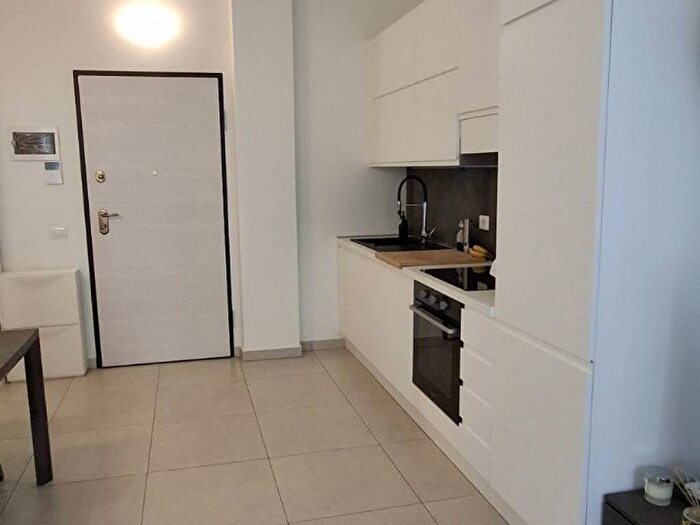Appartamento bilocale in affitto in Viale Legioni Romane, Bande Nere, Milano