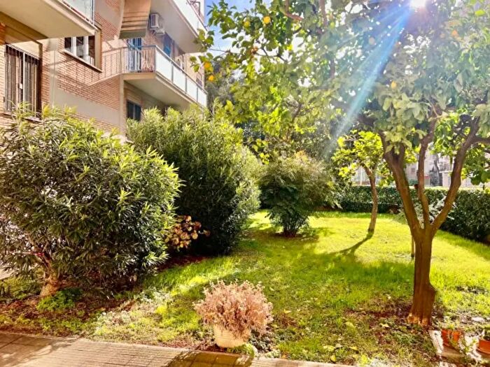 Appartamento trilocale in vendita in Via Carlo Fadda, Roma