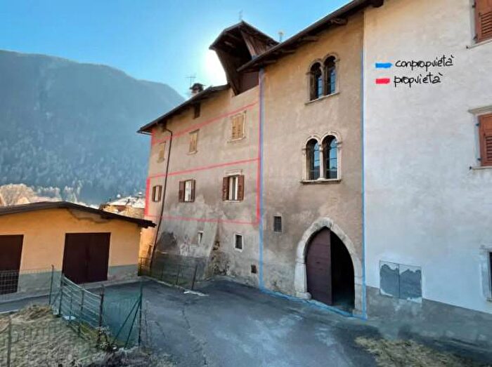 Appartamento con 6 locali in vendita in Via Nazionale, Croviana