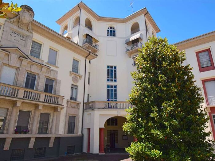 Appartamento quadrilocale in affitto in Via Ciro Menotti, Centro, Vercelli