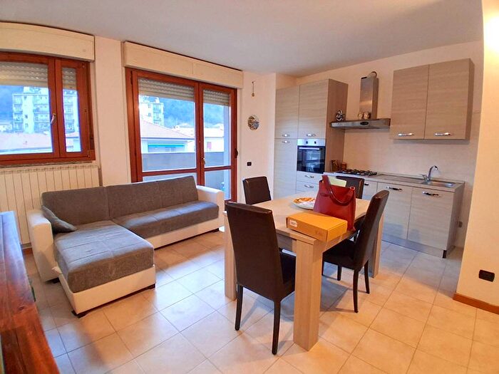 Appartamento bilocale in affitto in Via Andrea Alciato, Como Sole, Como