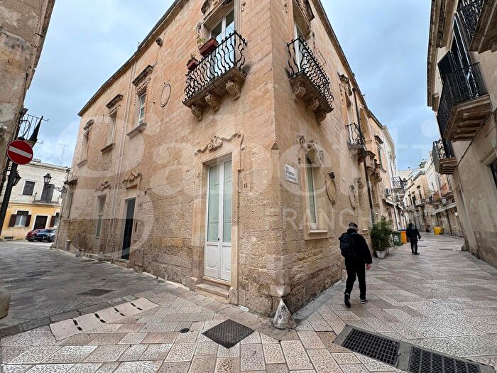 Appartamento con 5 locali in vendita in Vico del Theutra, Lecce