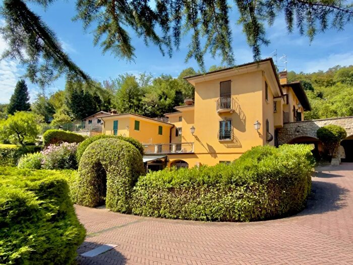 Appartamento con 5 locali in vendita in Via Sera, Brescia