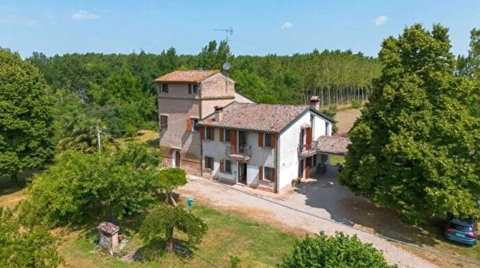 Casa con 10 locali in vendita in Via Argine Sinistro Panaro Finale Emilia Modena, Finale Emilia