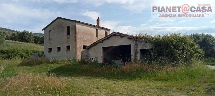 Casa con 8 locali in vendita in Via Piane Tronto, Controguerra