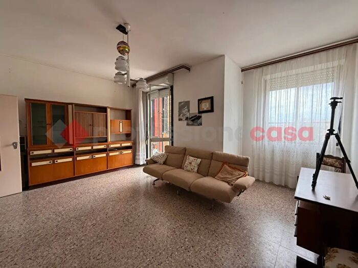 Appartamento con 5 locali in vendita in Viale dellIndustria, Taranto